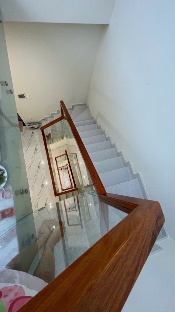 Nhà hẽm đường Nguyễn Thị Thập, kế bên Bệnh viện Đa Khoa Quận 7; DT: 54,3m2, giá 9,5 tỷ; Xe hơi tránh nhau tới nhà