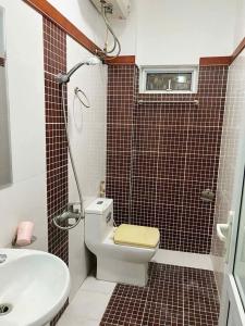 Bán nhà liền kề 5 tầng ô tô đỗ cửa ở đường Lĩnh Nam, Hoàng Mai