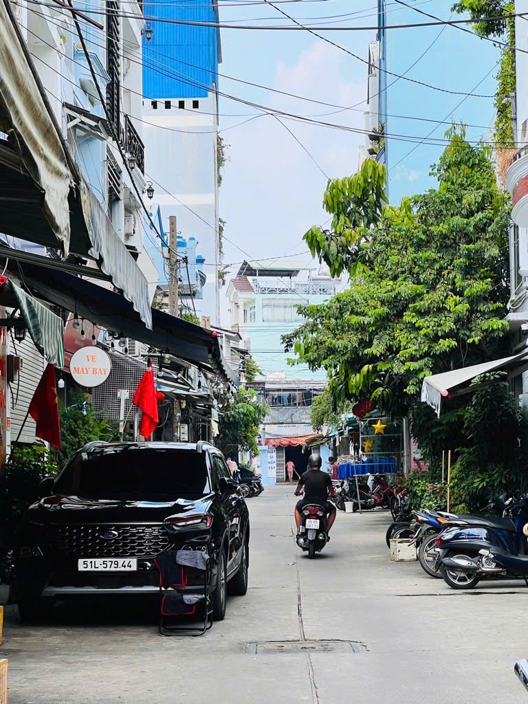 NHÀ MỚI – VÀO Ở NGAY – TẶNG FULL NỘI THẤT – HẺM XE HƠI THÔNG 1 TRỤC