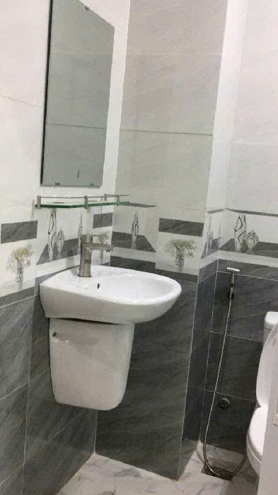 Bán nhà hẻm xe tải Lạc Long Quân; 3x11.4m; 4 tầng; sổ hồng; 8,4 tỷ