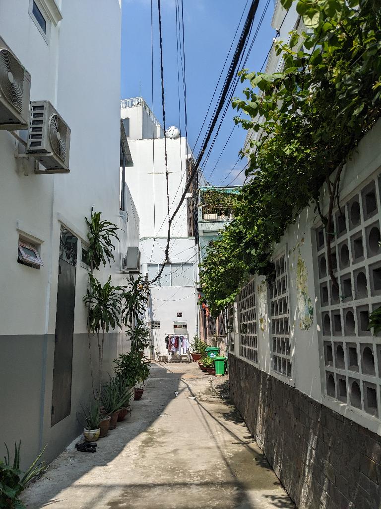 bán nhà Trần Xuân Soạn (xe hơi đậu cửa); 4,2x17m; thu nhập 9tr/tháng; sổ hồng; 5,5 tỷ