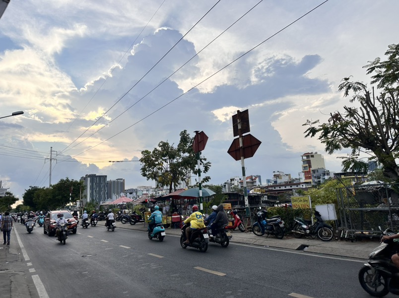 bán nhà Trần Xuân Soạn (xe hơi sát cửa); 3.5x11m; nhà 2 mặt hẻm; sổ hồng; 4,5 tỷ