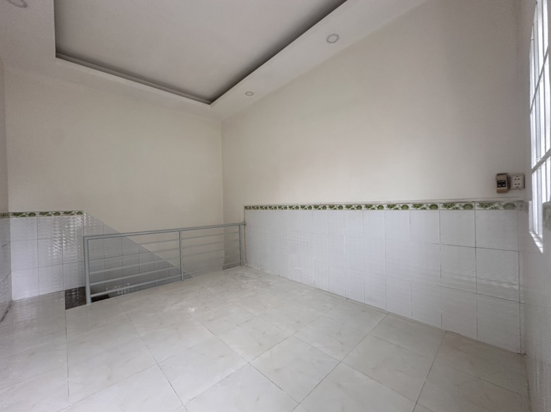 bán nhà Trần Xuân Soạn (xe hơi sát cửa); 3.5x11m; nhà 2 mặt hẻm; sổ hồng; 4,5 tỷ