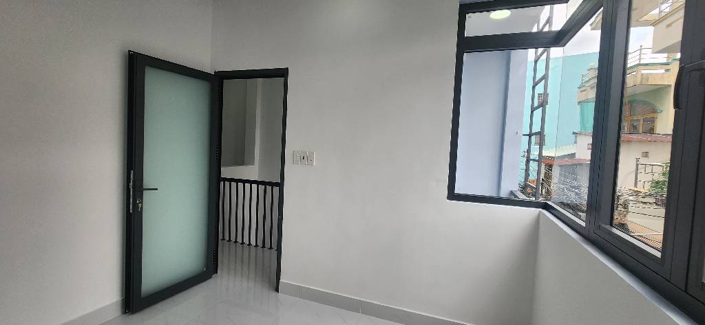 Bán nhà đường Tân Thuận Tây (xe hơi gần cửa); 2PN; 2WC; thu nhập 6tr/tháng; sổ hồng