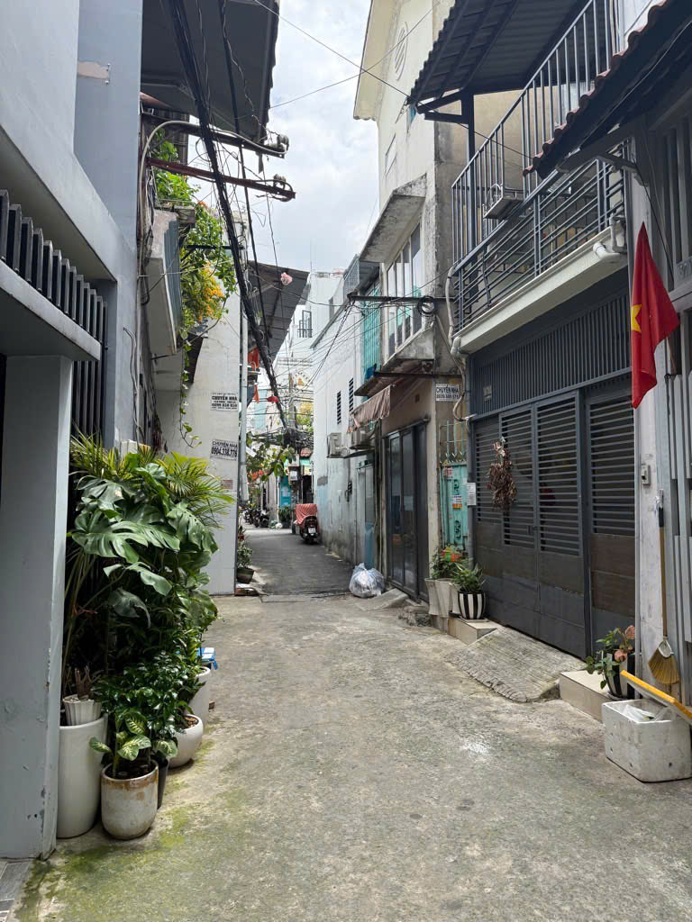 Bán nhà Lê Văn Lương (xe hơi đỗ cửa); 4x7m; 2PN; 3WC; sổ hồng; 4,2 tỷ