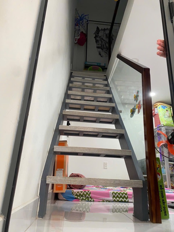 Bán nhà Bùi Văn Ba (xe hơi đỗ cửa); 3x6m; 2 tầng; 2PN; sổ hồng hoàn công