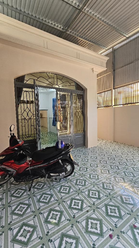 Bán nhà Huỳnh Tấn Phát (xe hơi đậu cửa); 96m2; 2PN; tiện xây mới; sổ hồng