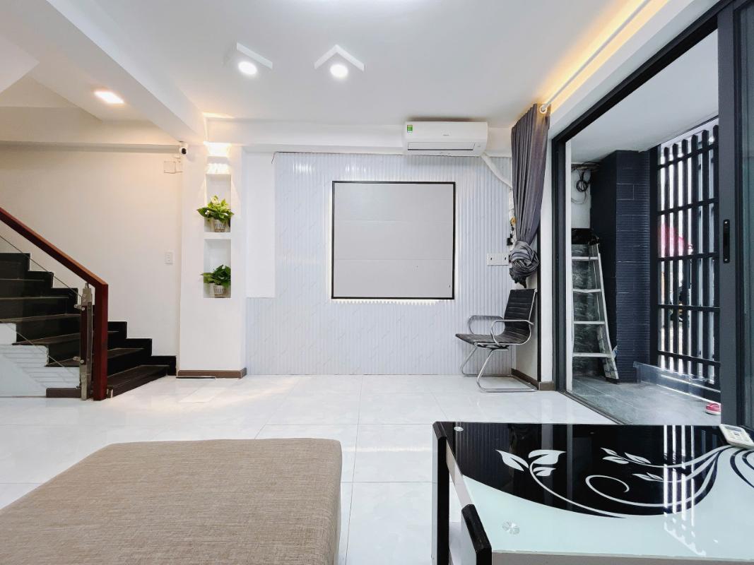 Bán nhà Huỳnh Tấn Phát (liền kề Phú Mỹ Hưng); 30m2; 2PN; sổ hồng