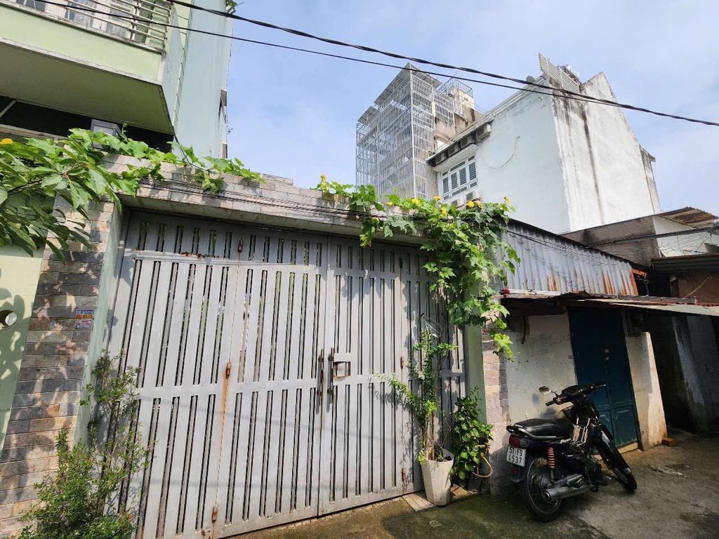 bán nhà Trần Xuân Soạn (xe hơi sát cửa); 52m2; tiện xây mới, sổ hồng