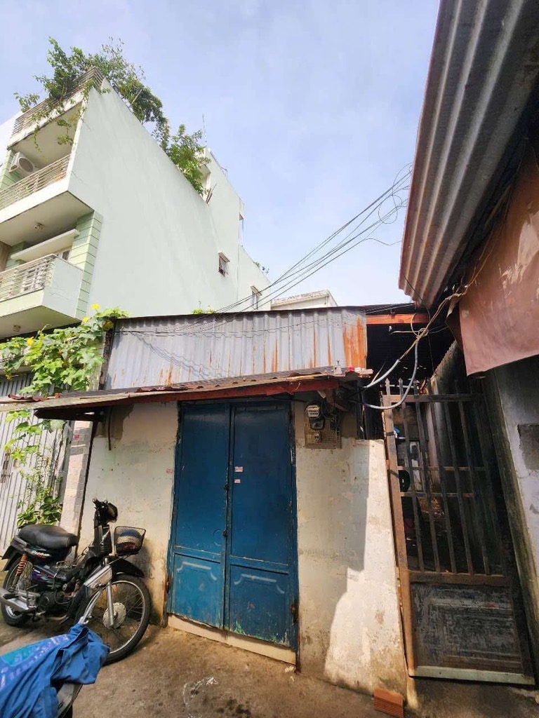 bán nhà Trần Xuân Soạn (xe hơi sát cửa); 52m2; tiện xây mới, sổ hồng