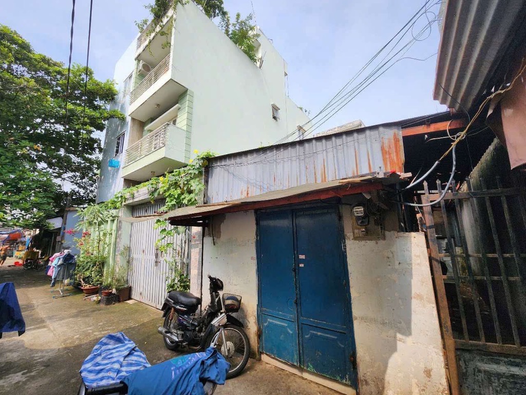 bán nhà Trần Xuân Soạn (xe hơi sát cửa); 52m2; tiện xây mới, sổ hồng