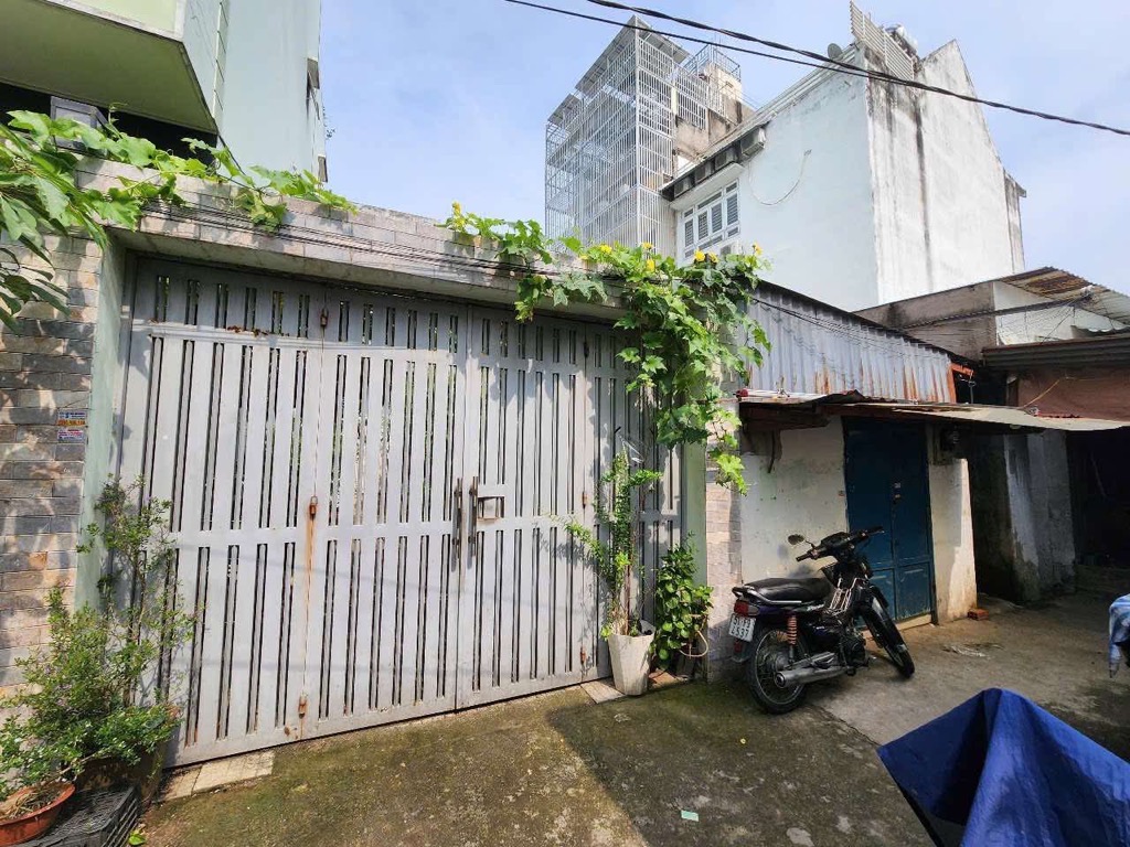 bán nhà Trần Xuân Soạn (xe hơi sát cửa); 52m2; tiện xây mới, sổ hồng