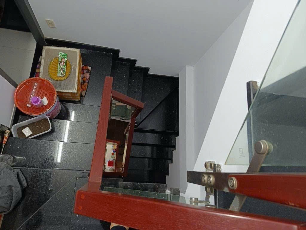 Bán nhà Đoàn văn Bơ; 24m2; 4 tầng; 5 phút đến quận 1; sổ hồng