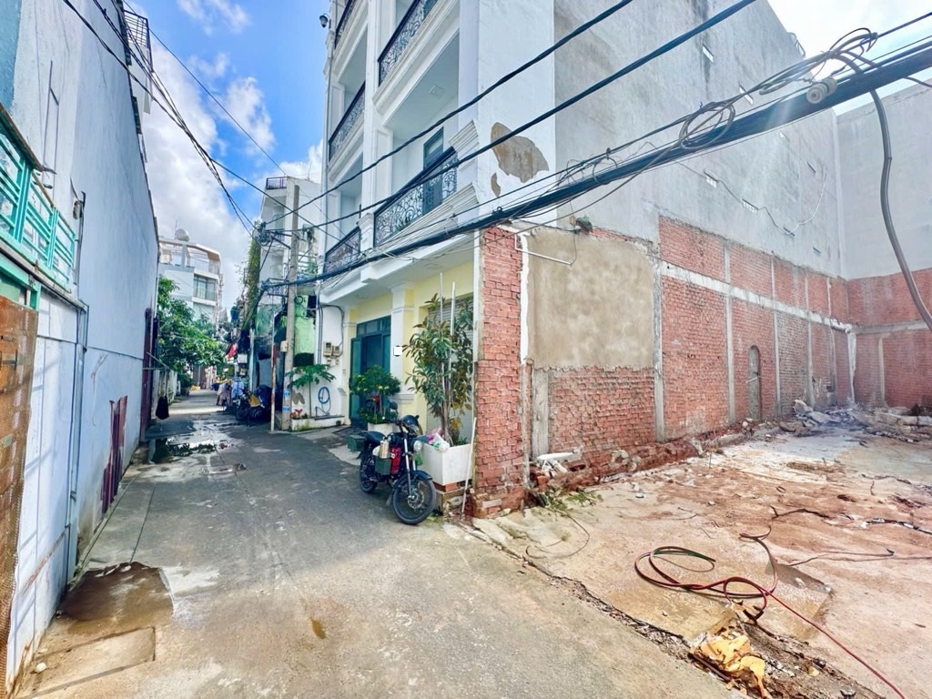 Bán đất Phú Thuận (liền kề Phú Mỹ Hưng); 80m2; tiện xây mới 5 tầng; sổ đỏ cầm tay