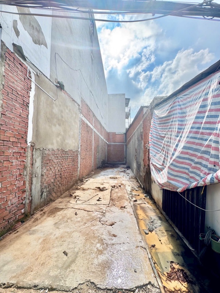 Bán đất Phú Thuận (liền kề Phú Mỹ Hưng); 80m2; tiện xây mới 5 tầng; sổ đỏ cầm tay
