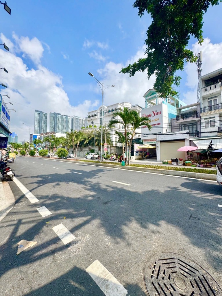 Bán đất Phú Thuận (liền kề Phú Mỹ Hưng); 80m2; tiện xây mới 5 tầng; sổ đỏ cầm tay