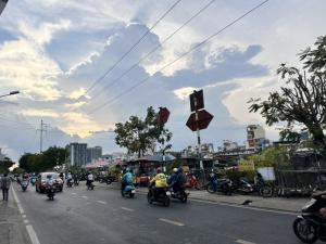 bán nhà Trần Xuân Soạn (xe hơi sát cửa); 3.5x11m; nhà 2 mặt hẻm; sổ hồng; 4,5 tỷ