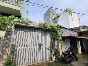 bán nhà Trần Xuân Soạn (xe hơi sát cửa); 52m2; tiện xây mới, sổ hồng