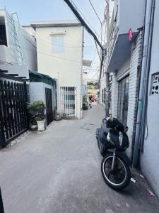 Bán nhà Huỳnh Tấn Phát (xe hơi gần cửa); 36m2; 2 tầng; 2WC; sổ hồng cầm tay