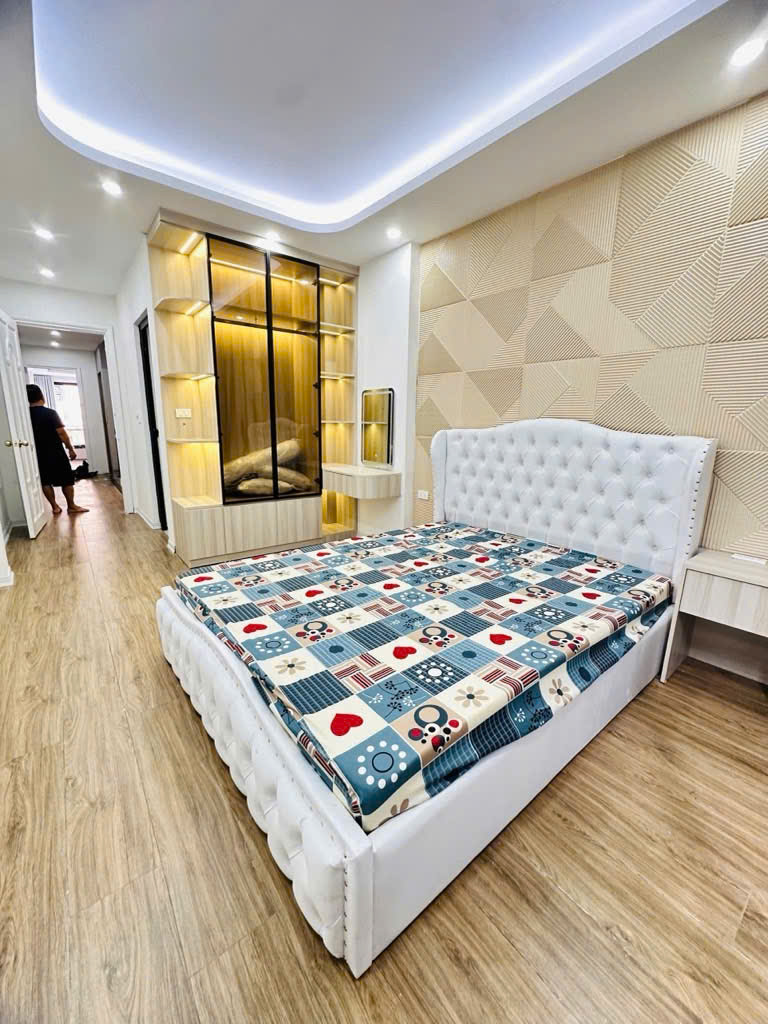 Ô tô vào nhà Ngọc Hà Ba Đình, 5 tầng mặt tiền rộng, tiện ích vô cùng!