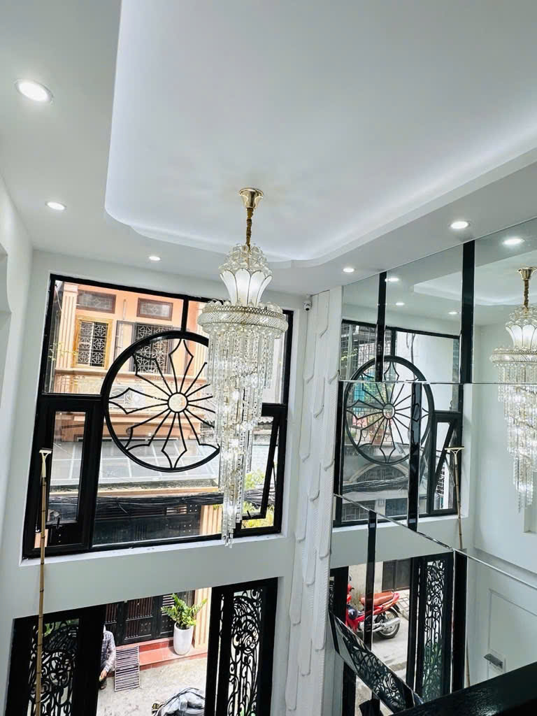 Ô tô vào nhà Ngọc Hà Ba Đình, 5 tầng mặt tiền rộng, tiện ích vô cùng!