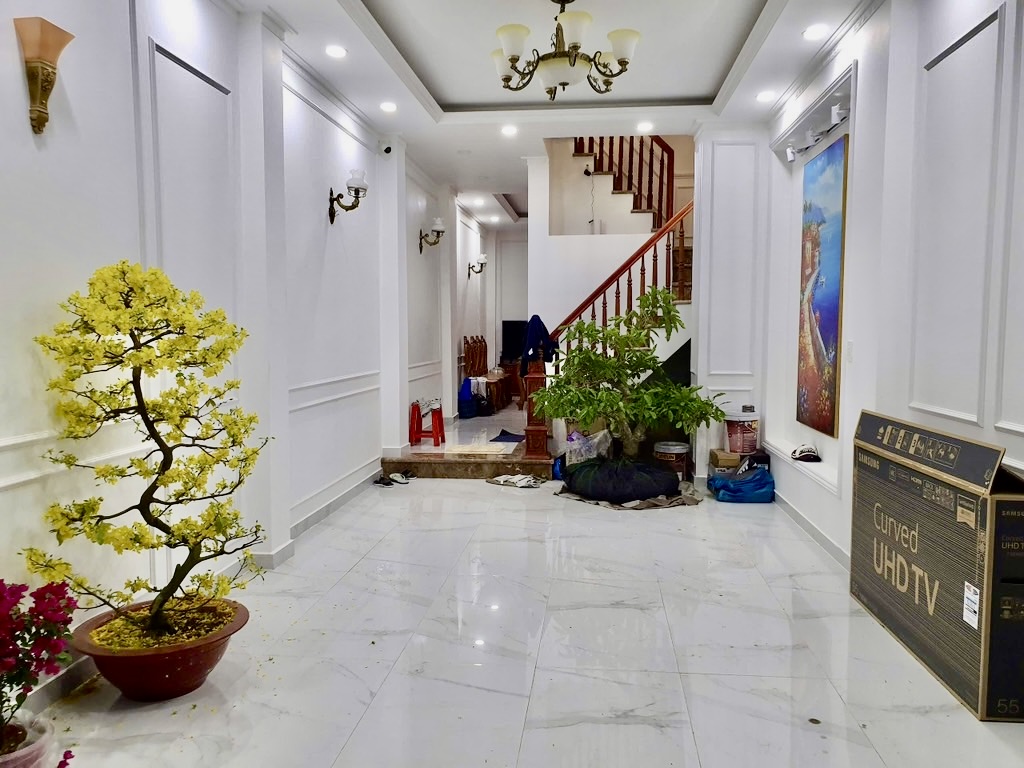 NÓNG NÓNG  THỊ TRƯỜNG KHU VỤC TĂNG TRƯỞNG MẠNH , THIẾU TIỀN ĐÓNG HỌC  CHẤT NHẬN GIẢM 200TR