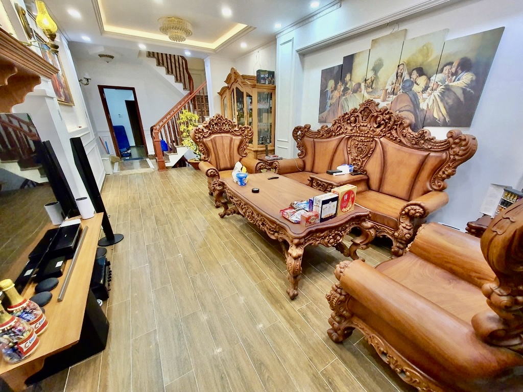 NÓNG NÓNG  THỊ TRƯỜNG KHU VỤC TĂNG TRƯỞNG MẠNH , THIẾU TIỀN ĐÓNG HỌC  CHẤT NHẬN GIẢM 200TR