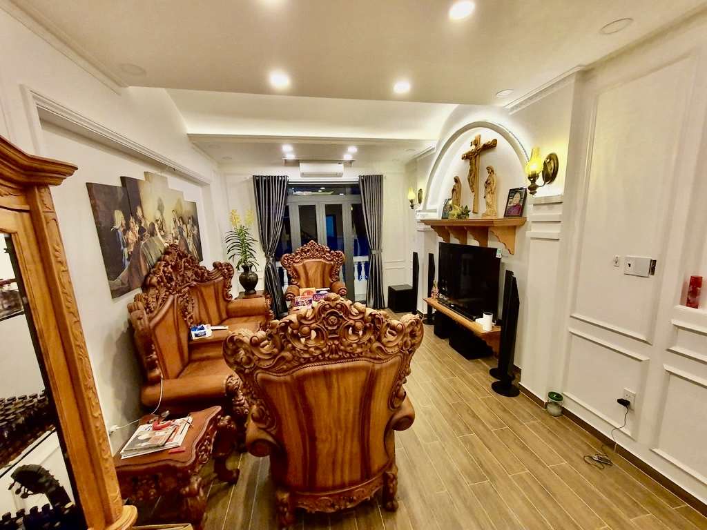 NÓNG NÓNG  THỊ TRƯỜNG KHU VỤC TĂNG TRƯỞNG MẠNH , THIẾU TIỀN ĐÓNG HỌC  CHẤT NHẬN GIẢM 200TR