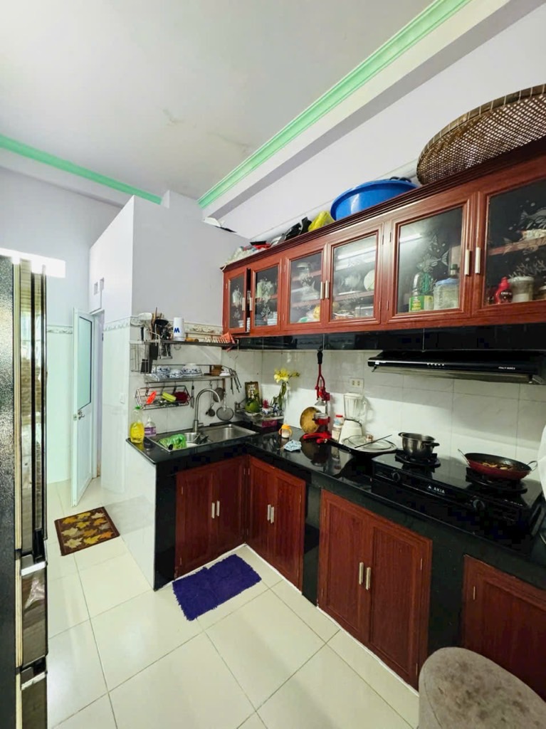 NHỈNH 2 TỶ - NHÀ CÓ HẦM ĐỂ XE