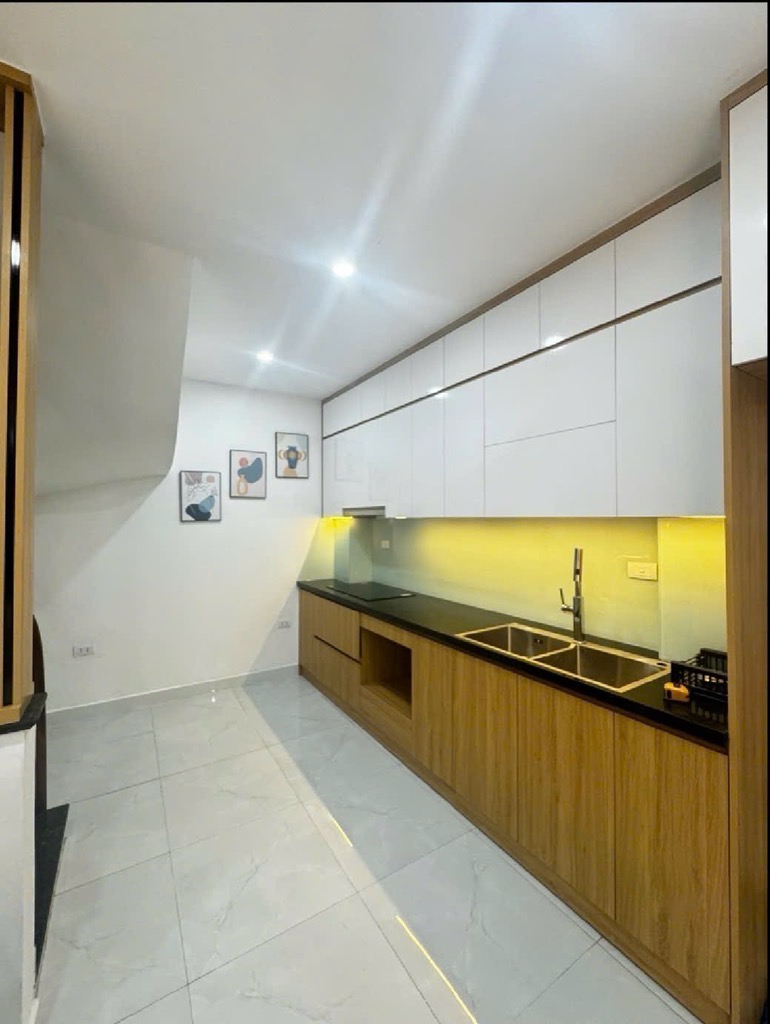 Nhà Bồ Đề 40m2 x5 tầng , MT 4m, Ô TÔ, KINH DOANH , NHÀ ĐẸP , FULL NỘI THẤT