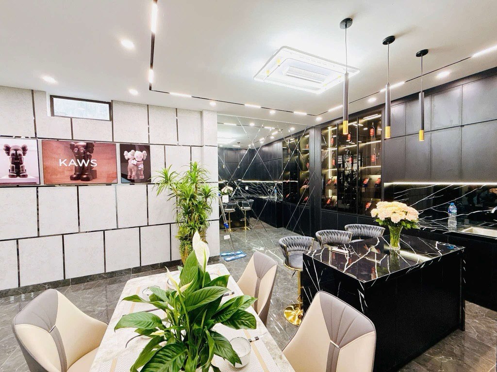 Siêu phẩm LUXURY Đại La, cách mặt phố 30m, lô góc 3 mặt thoáng, giá 11.3 tỷ có thương lượng