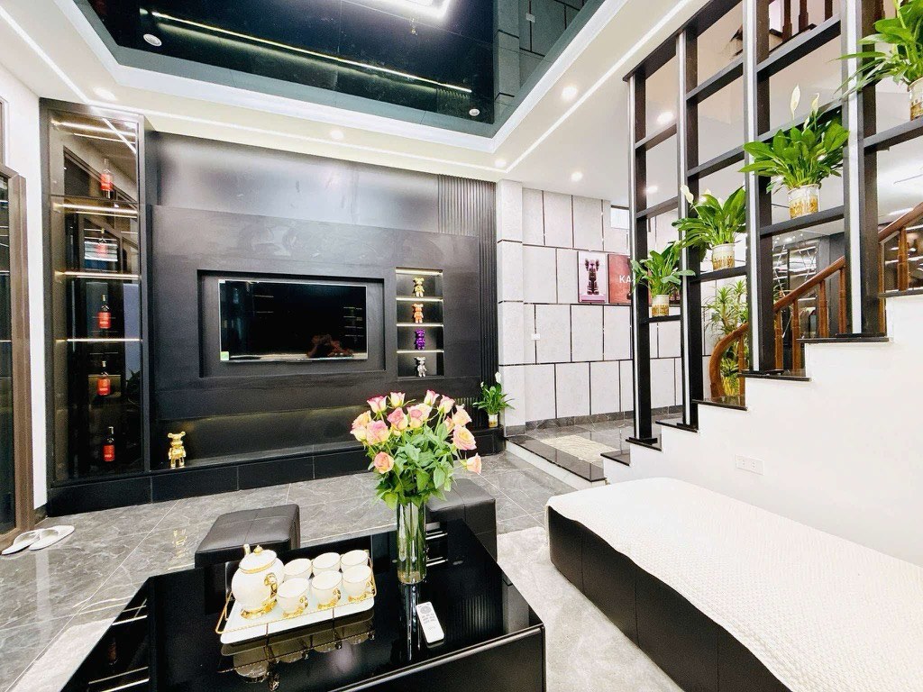 Siêu phẩm LUXURY Đại La, cách mặt phố 30m, lô góc 3 mặt thoáng, giá 11.3 tỷ có thương lượng