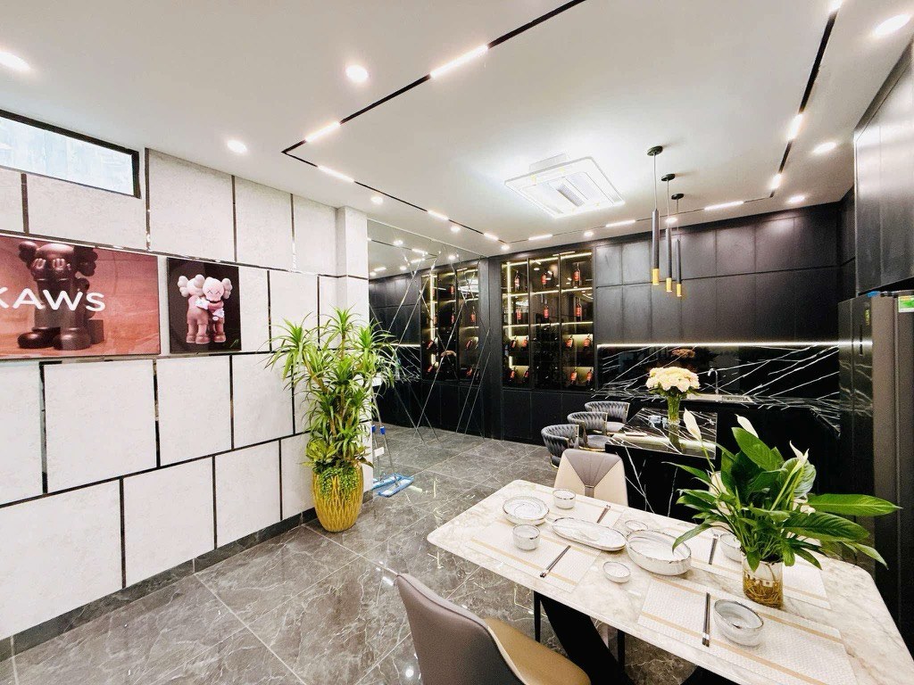 Siêu phẩm LUXURY Đại La, cách mặt phố 30m, lô góc 3 mặt thoáng, giá 11.3 tỷ có thương lượng