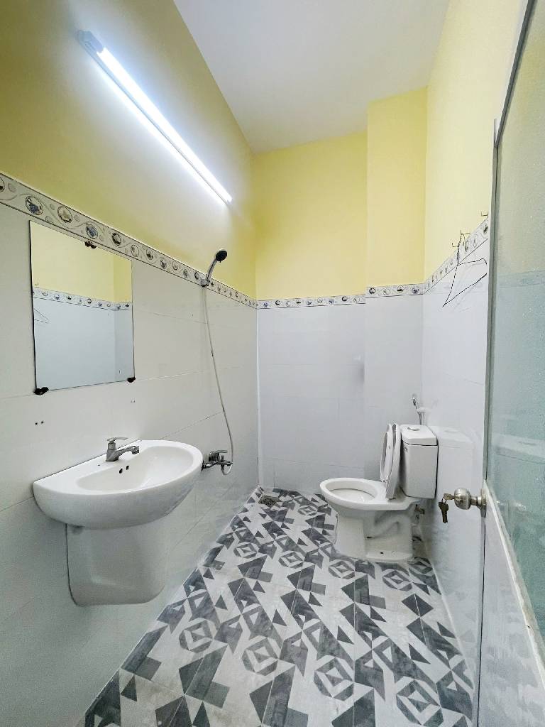 Bán nhà q8, lô góc 2 MT, 60m2, 3 tầng, nhỉnh 5 tỏi