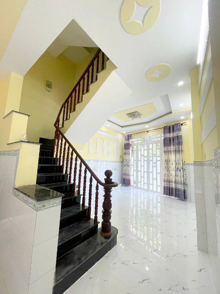 Bán nhà q8, lô góc 2 MT, 60m2, 3 tầng, nhỉnh 5 tỏi