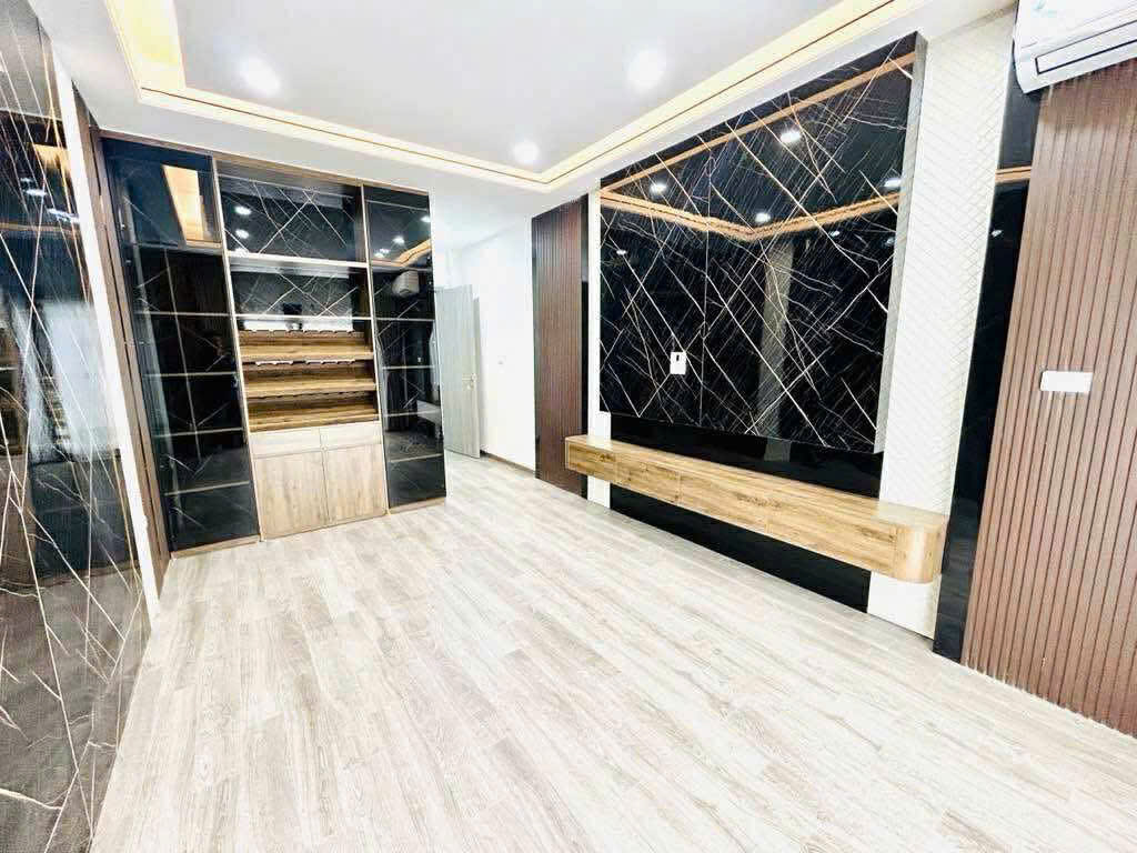 Thang máy, Ô tô vào nhà, Tam Trinh - Hoàng Mai 57m2 x 5 tầng, 14.5 tỷ có giảm sâu