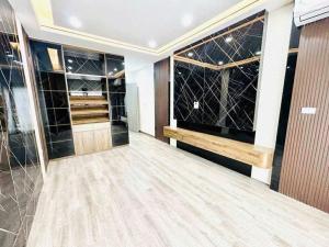 Thang máy, Ô tô vào nhà, Tam Trinh - Hoàng Mai 57m2 x 5 tầng, 14.5 tỷ có giảm sâu