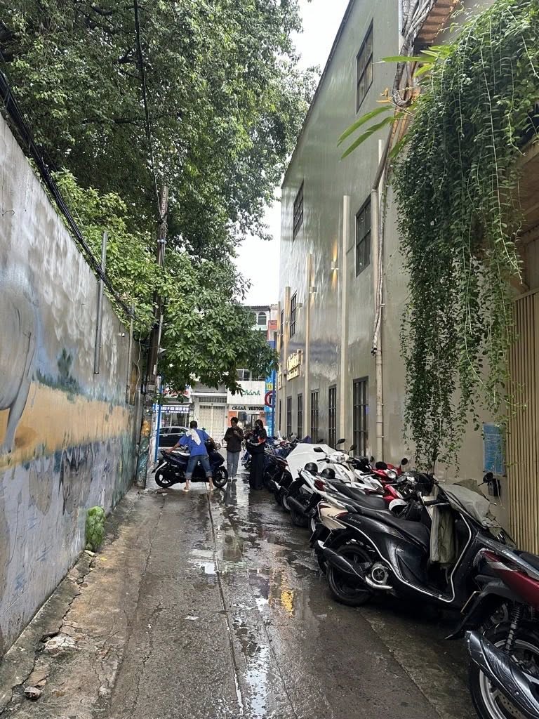 Nhà hẻm ô tô, 18m2, Quận 1, 5 tầng, đường Đinh Tiên Hoàng, gần 6 tỷ.                                         Nhà đẹp, dọn vào ở ngay.