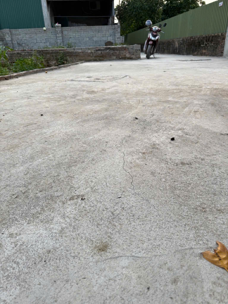 CHỦ CẦN BÁN GẤP ĐẤT XÃ TỰ NHIÊN đường ô tô xe sh tránh vi vu