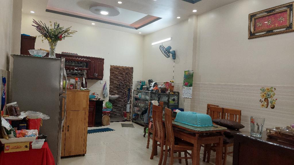 NHÀ 3 TẦNG HXH THÔNG  Đường Lê Thị Hoa - Tp Thủ Đức, Kết cấu: BTCT 3 tầng, Pk, 4 PN, 2 WC, bếp, bancong, sân thượng trước sau.