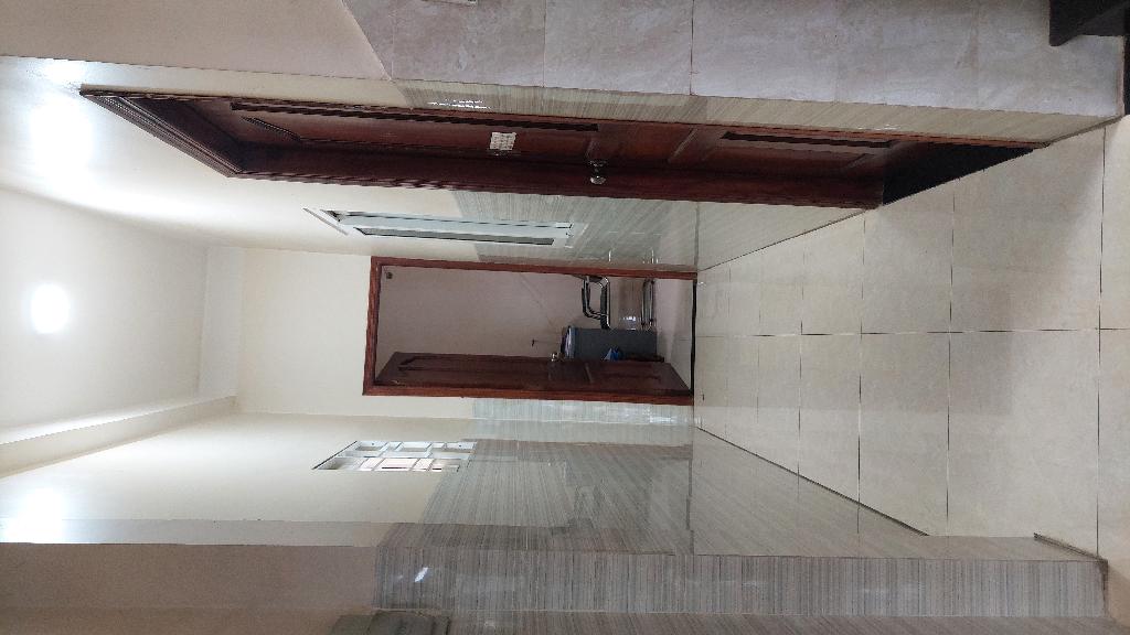 NHÀ 3 TẦNG HXH THÔNG  Đường Lê Thị Hoa - Tp Thủ Đức, Kết cấu: BTCT 3 tầng, Pk, 4 PN, 2 WC, bếp, bancong, sân thượng trước sau.
