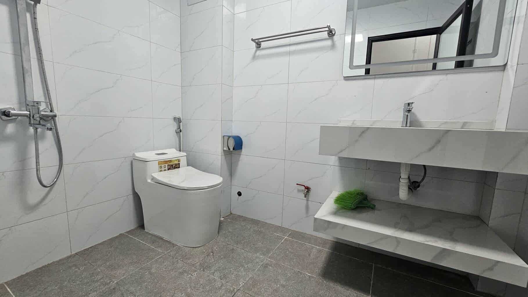 NHÀ LÔ GÓC ĐẸP TRUNG TÂM VĂN QUÁN CHƯA ĐẾN 8 TỶ