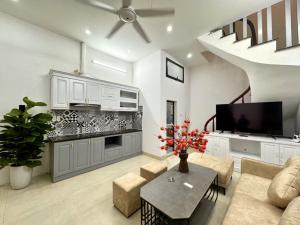 NHÀ ĐẸP ĐỐNG ĐA - FULL MỚI, VỊ TRÍ Đ.ẮC Đ.ỊA KẾT NỐI CÁC TUYẾN LỚN - chỉ 7tỷ2