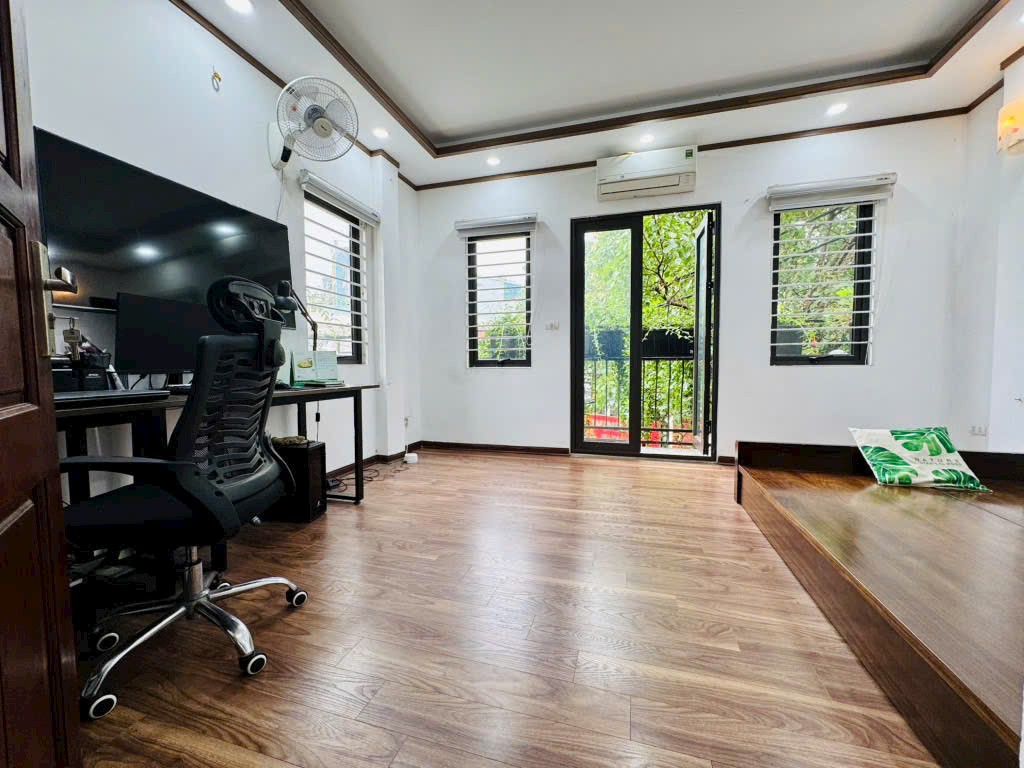 Bán nhà đường Hoàng Mai