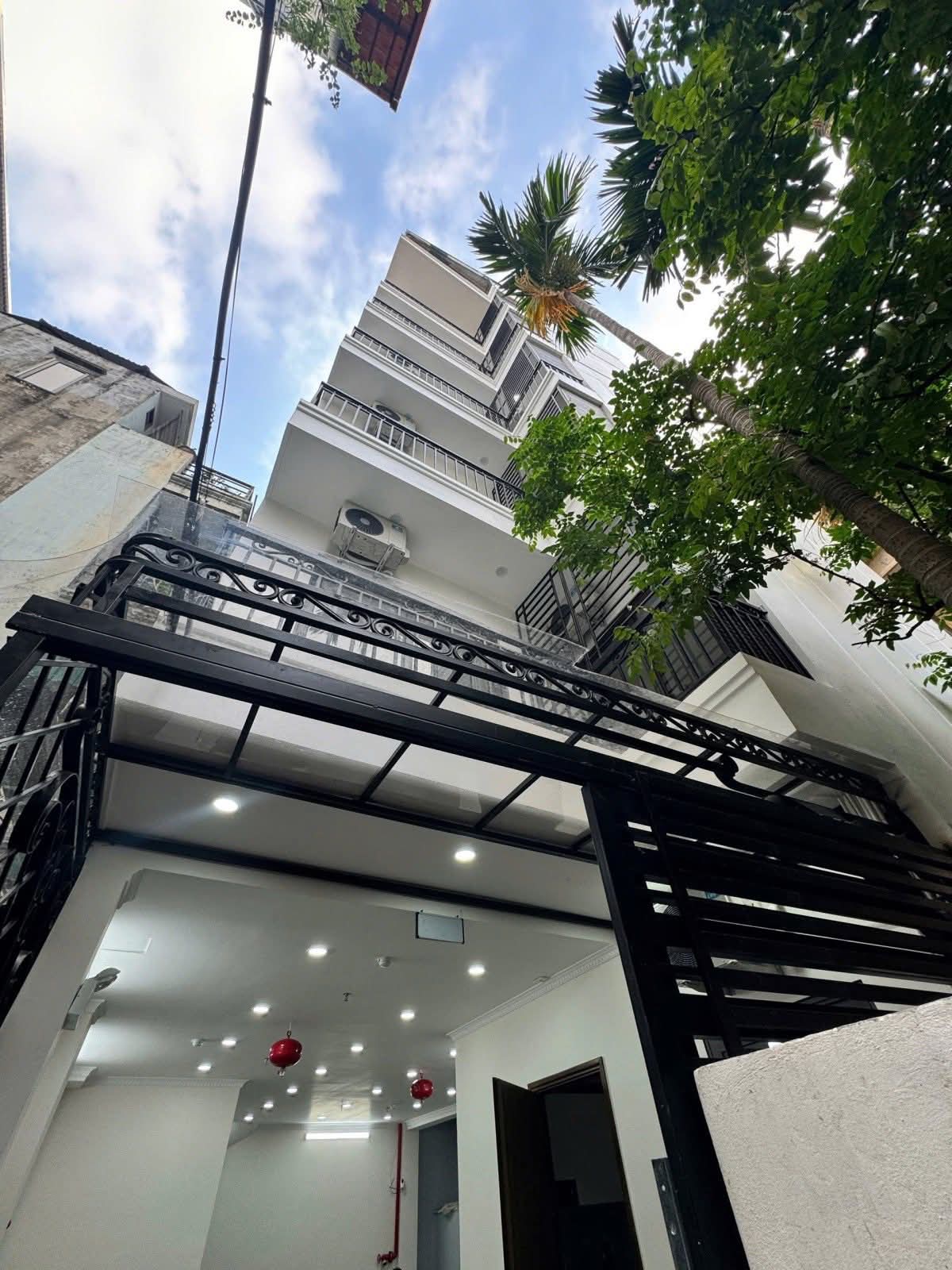 Tòa căn hộ dòng tiền cao, view Hồ Tây