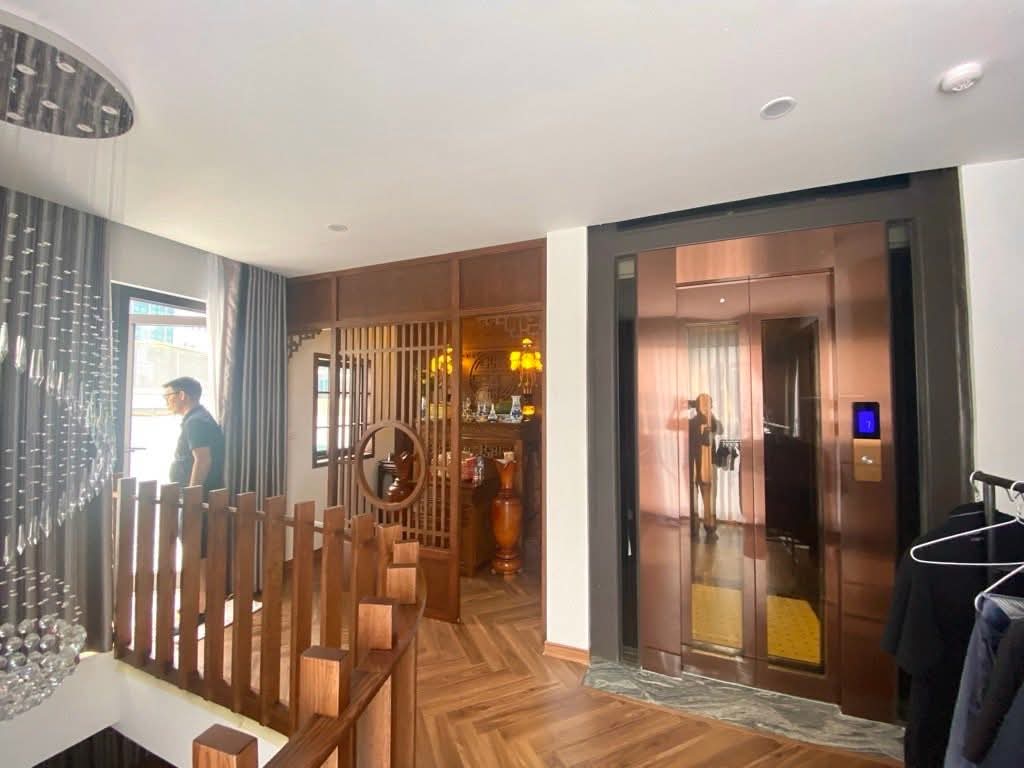 Bán nhà 603 Lạc long quân, 66m 7t