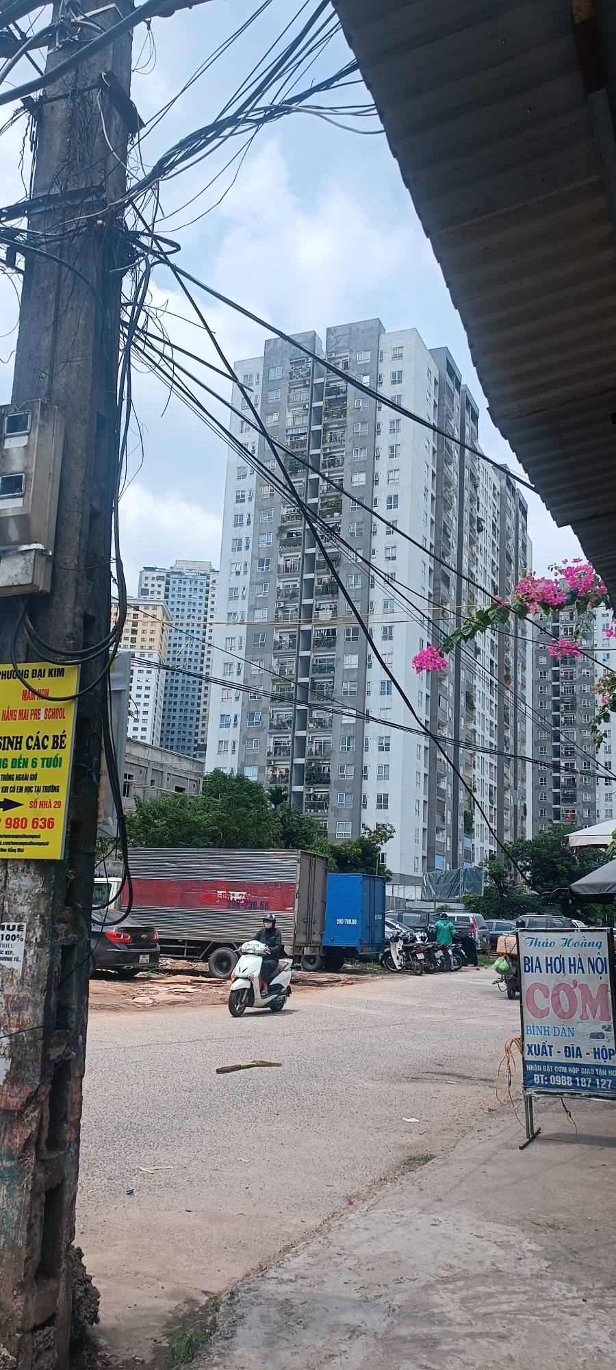 Nhà Hoàng Mai 40m2, 5 tầng, 10.X tỷ, đi Ngã Tư Sở 15 phút.