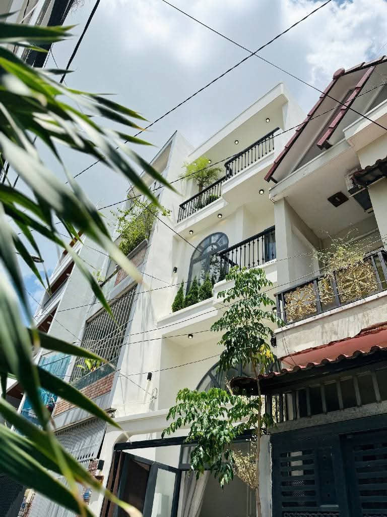 Chỉ 9.x Tỷ nhà 40m²x5 tầng, thang máy, ngõ 7m phân lô quân đội, Hoàng Mai giáp Thanh Xuân