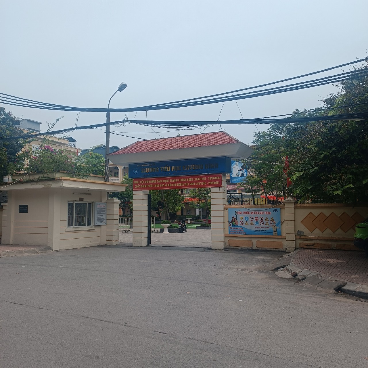 Mặt phố Kim Giang gần cầu Kim Giang, 45m2 x5 tầng , vỉa hè 8m siêu thoáng, giá 18.x tỷ