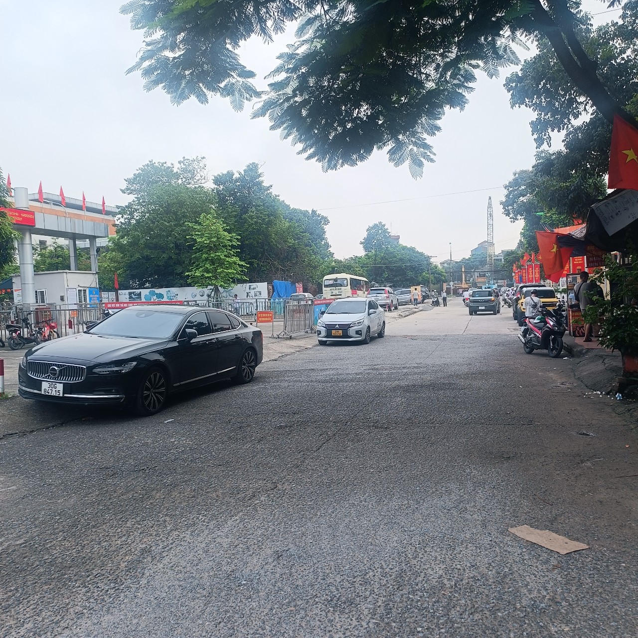 Mặt phố Kim Giang gần cầu Kim Giang, 45m2 x5 tầng , vỉa hè 8m siêu thoáng, giá 18.x tỷ